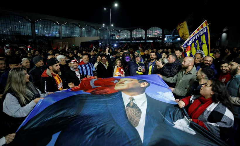 Galatasaray ve Fenerbahçe kafilesi İstanbul'a döndü
