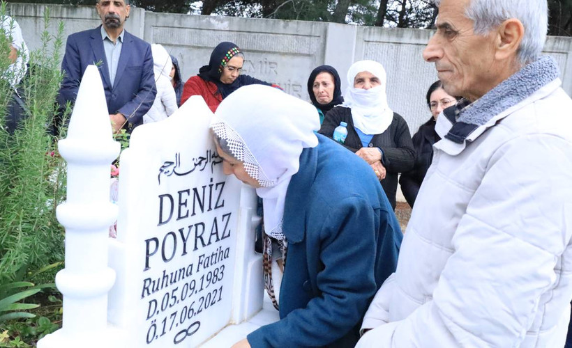HDP binasında katledilen Deniz Poyraz doğum gününde mezarı başında anıldı: 'Bir Deniz gider, bir Deniz gelir'