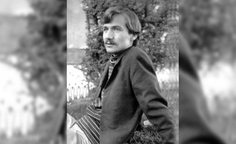 Şiirin sakalsız Adonis'i: Tarih atlasında bir kırmızı gül