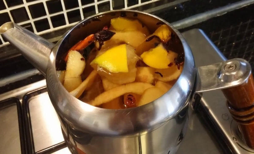 Ayva kabuklarını kaynatıp içine limon suyu sıkın! Bakın içilirse ne işe yarıyor