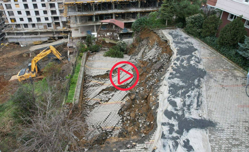 Üsküdar’da istinat duvarı çöktü, bina boşaltıldı