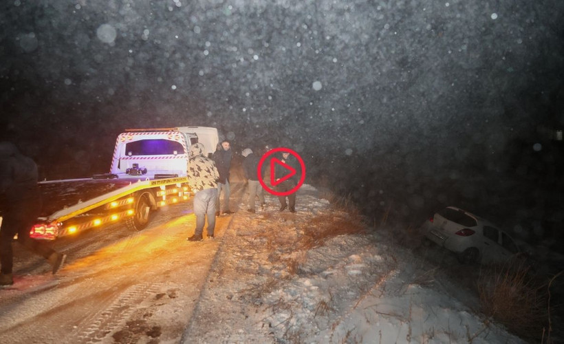 Erzurum'da kar ve tipi: Bir araç yoldan çıktı, iki kişi yaralandı