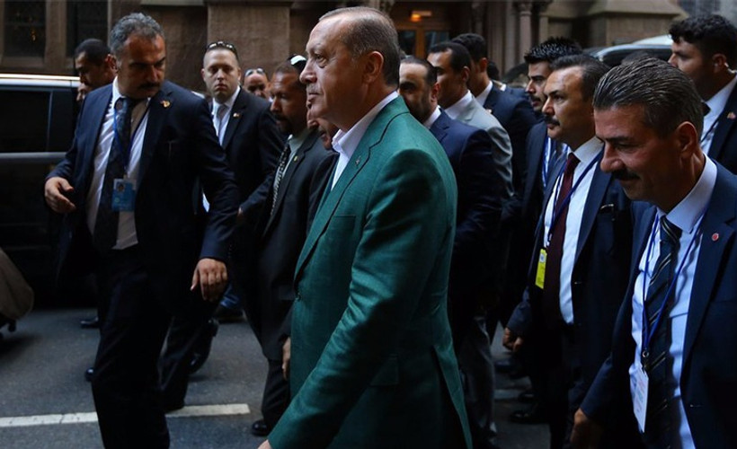 'Erdoğan nezaket yoksunu korumalarını Atina'ya getiriyor'