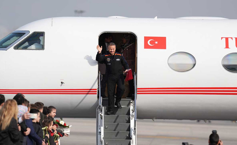 Alper Gezeravcı Türkiye'ye döndü: Yaptığımızın uzay seyahati olmadığını rahatlıkla söyleyebilirim