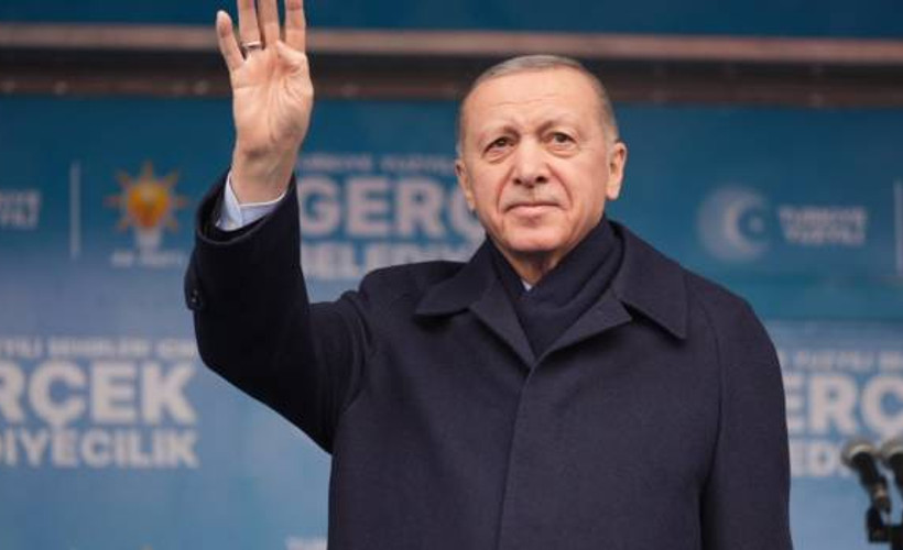 Erdoğan, Sisi görüşmesi sonrası Samsun'da halkı rabia işaretiyle selamladı