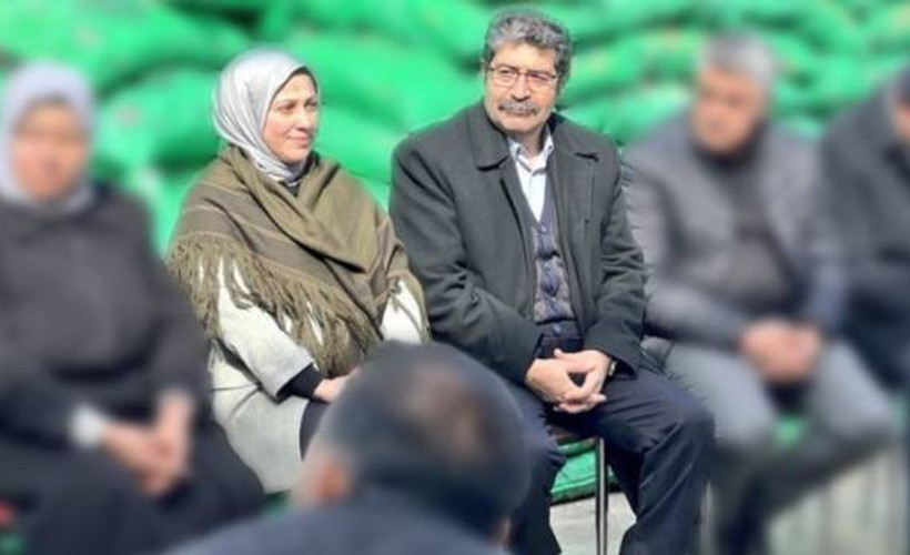 DEM Parti'nin Tuşba Eşbaşkan adayları seçim çalışması sırasında gözaltına alındı