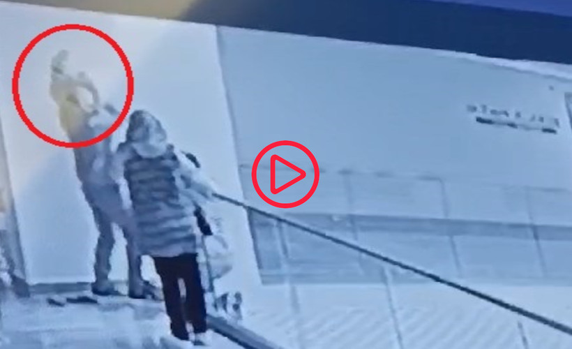 3 yaşındaki çocuk AVM'den korkuluktan düştü, kamera o anları görüntüledi