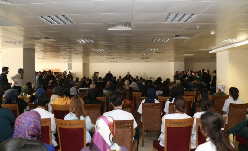 AKP Bitlis adayları hastanede tanıtıldı, SES Bitlis Şubesi 'suç' dedi