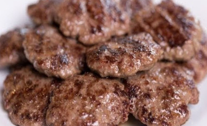 Köftelerin üzerine sürmeniz yetiyor.. Köfte sönmüyor ve çok daha hızlı pişiyor