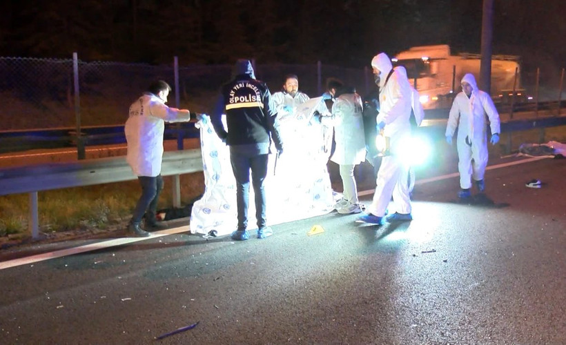 TEM'de otomobil yayalara çarptı: Beş ölü