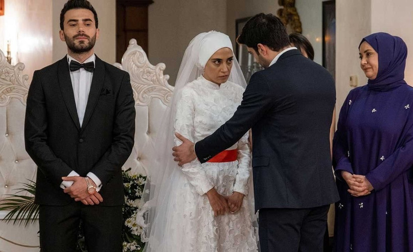 Show TV'de üzücü gelişme! İki isim daha Kızılcık Şerbeti dizisinden ayrıldı