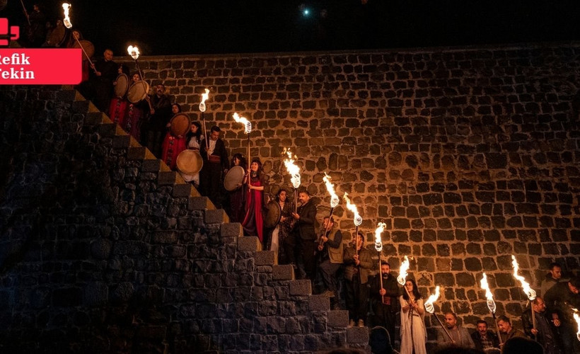 Diyarbakır surlarında 75 meşale ile Newroz kutlaması