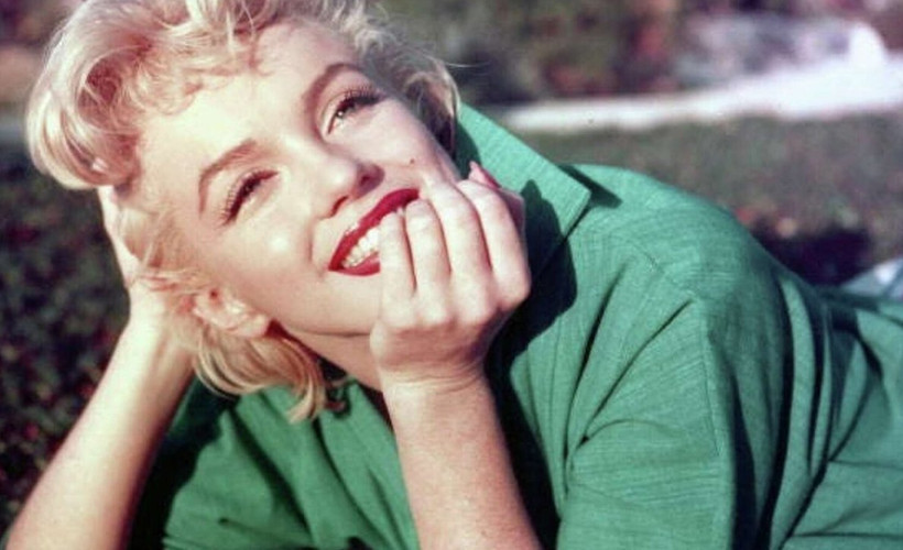 Marilyn Monroe'nun mezarının yanındaki boş alan açık artırmaya çıkıyor