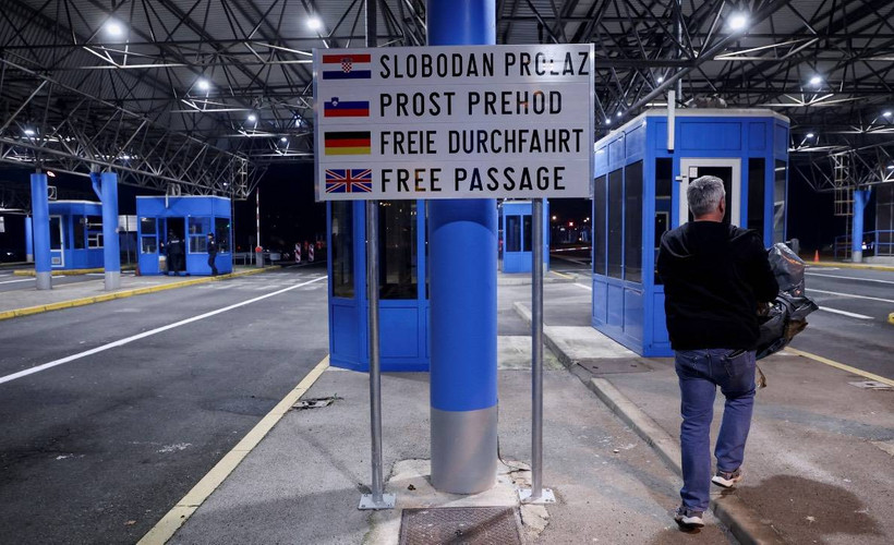 Bulgaristan ve Romanya 17 yıl bekledikten sonra Schengen'e girdi