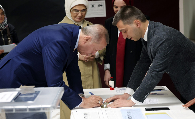 Sandıklar kapandı, Erdoğan'dan ilk açıklama geldi: 'Sandıklardan ayrılmayın'