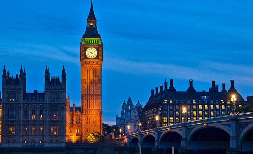 Big Ben’in çanları Noel için çaldı