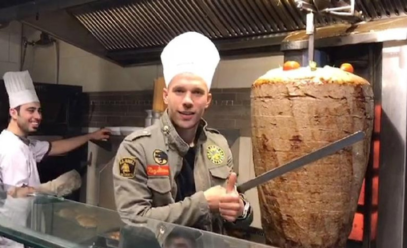 Podolski şimdi de kebabçı oldu