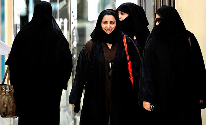 Kadınlara 'müjde': Suudi Arabistan turist vizesi vermeye başlayacak