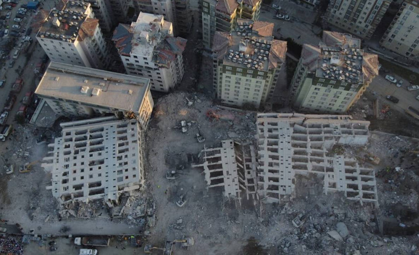 54 kişi hâlâ kayıp: Depremde yıkılan Rönesans'ın enkazında arama yapılacak