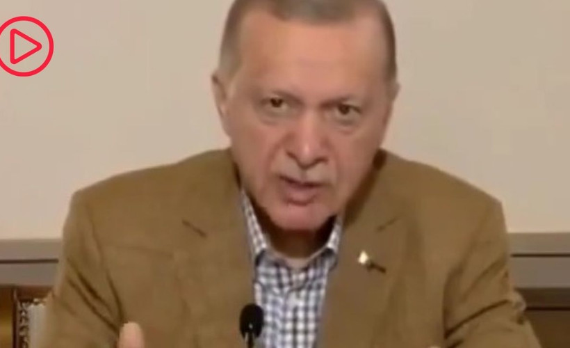 Erdoğan, prompterin azizliğine uğradı