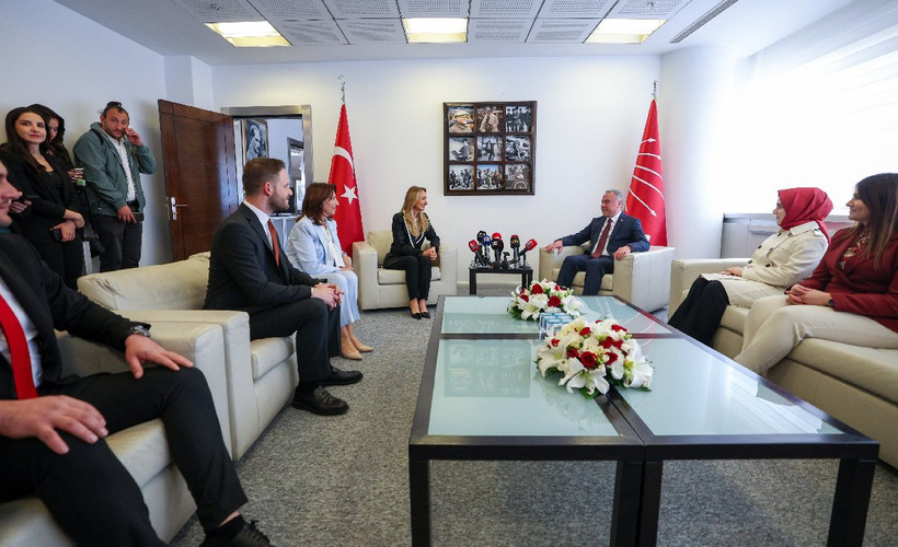 Ankara'da siyasi partiler bayramlaşıyor: AKP-CHP ziyaretinde 'birlikte çalışma' mesajları verildi