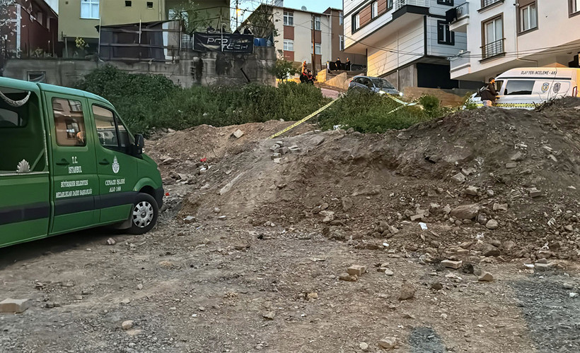 Sancaktepe’de boş arazide bebek cesedi bulundu: Anne ve baba gözaltına alındı