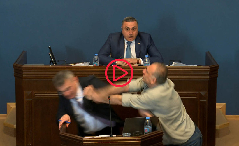 Gürcistan'da 'yabancı ajan' krizi: Parlamentoda yumruklar konuştu