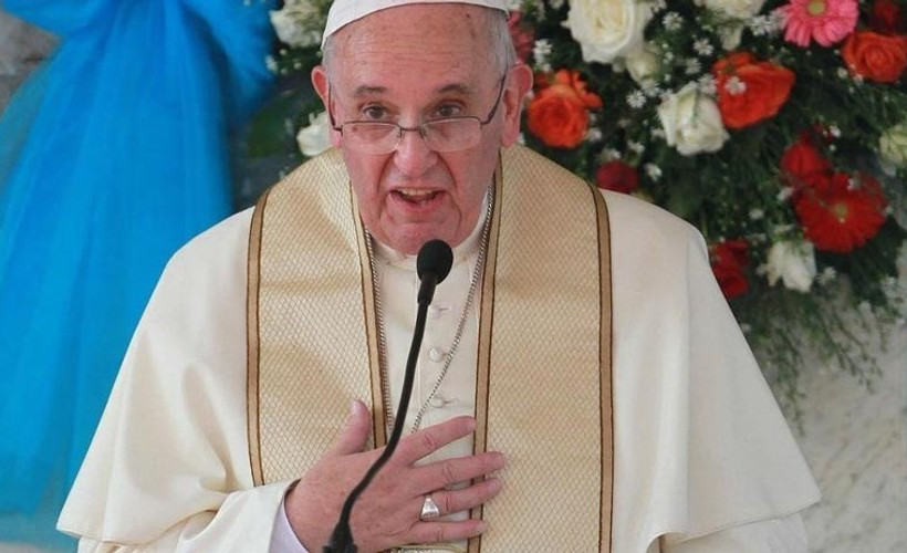 Papa'dan gazetecilere 'yılan' benzetmesi
