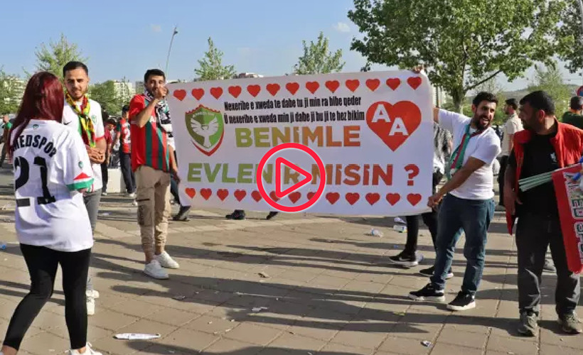 Amedspor maçı sonrası sürpriz evlilik teklif etti