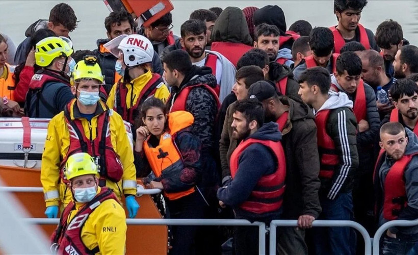 İrlanda, sığınmacıları İngiltere'ye geri göndermek için acil durum yasası çıkarmaya hazırlanıyor