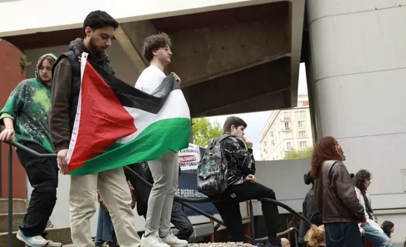 Paris'te üniversite öğrencileri 'Gazze'deki soykırım dursun' çağrısıyla kampüste eylem başlattı