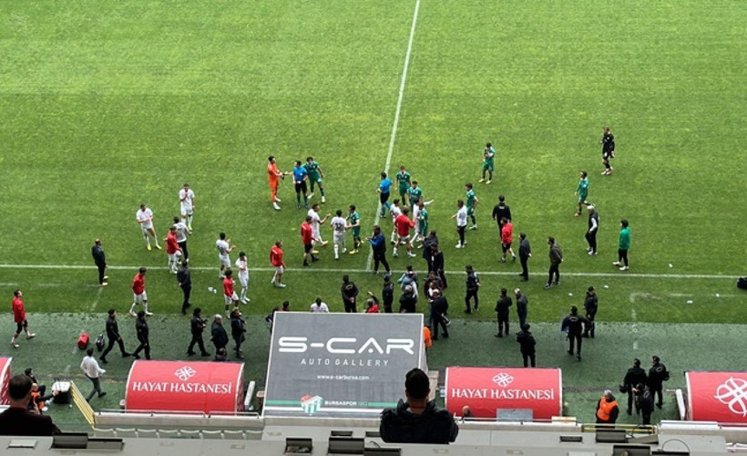 Vanspor FK, Bursaspor maçında sahadan çekildi