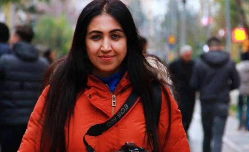 Gazeteci Esra Solin Dal'ın çıplak aramaya maruz bırakılması... Eren Keskin: Her türlü eleştirinin yasak olduğu süreci yaşıyoruz