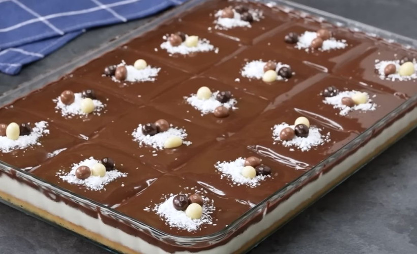 Borcamda damak çatlatan çok kolay yaş pasta tarifi. Dışardan almanıza gerek kalmıyor