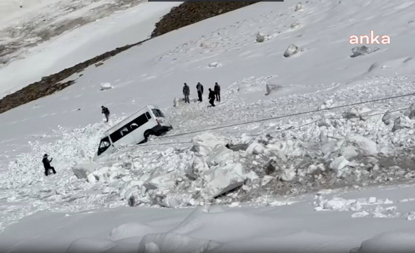 Van'da 5 ay önce çığ altında kalan araç çıkarıldı