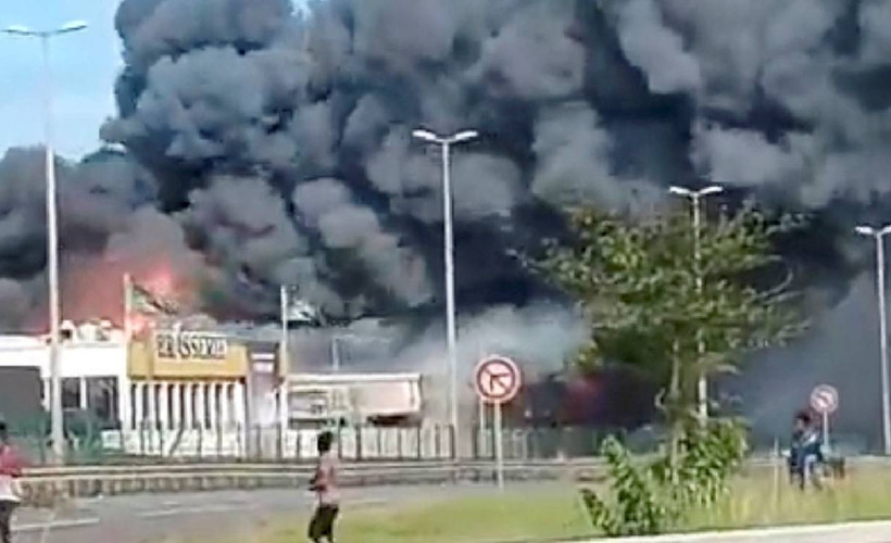 Fransa Meclisi, Yeni Kaledonya'da seçmen dengesinin değiştirilmesini onayladı: İsyan çıkaran yerli gençlerden üçü öldürüldü