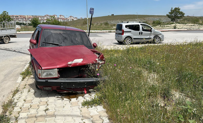 15 yaşındaki çocuk izinsiz aldığı araçla kaza yaptı: Biri çocuk üç yaralı