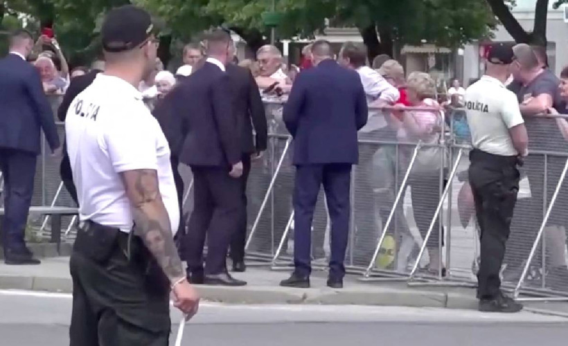 Slovakya Başbakanı'na silahlı saldırıyla siyasi suikastlar dönemi yeniden mi başlıyor?