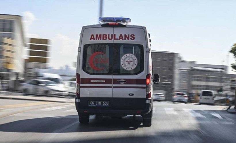 Sinop'ta yolcu minibüsü ile traktör çarpıştı: 11 yaralı