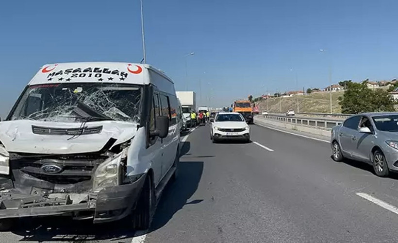 Kayseri'de beş araç zincirleme kazaya karıştı: 10 yaralı