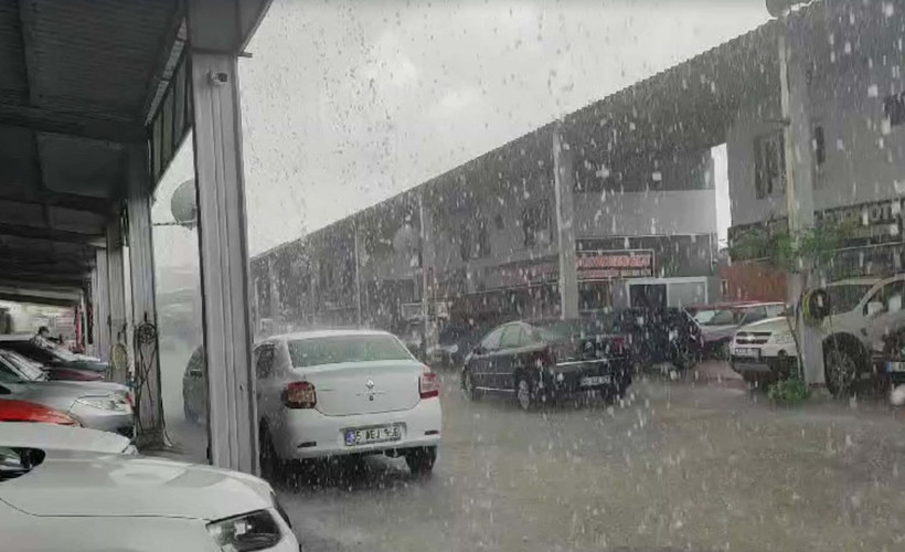 İzmir'e dolu yağdı