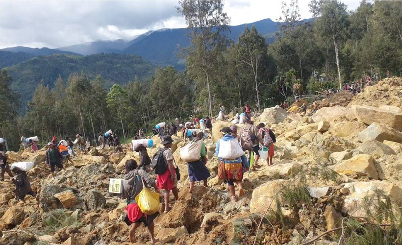 Papua Yeni Gine'de toprak kayması: '300'den fazla kişi ve 1100'den fazla ev toprağa gömüldü'