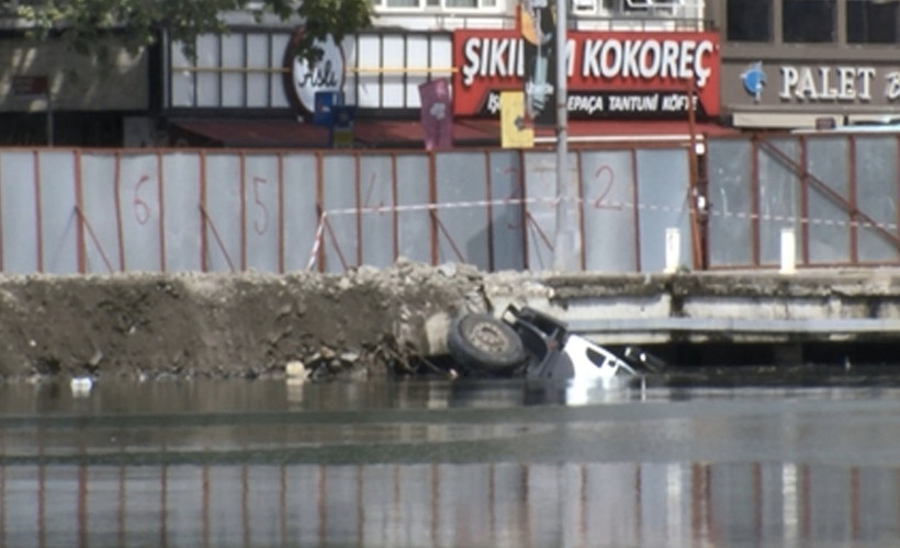 Sarıyer’de hafriyat kamyonu denize düştü