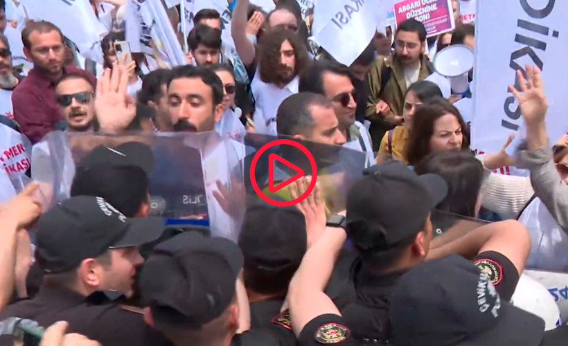 Bakanlığa yürüyen öğretmenlere polis müdahalesi: 'Patronlardan korkmuyoruz, geri adım atmıyoruz'