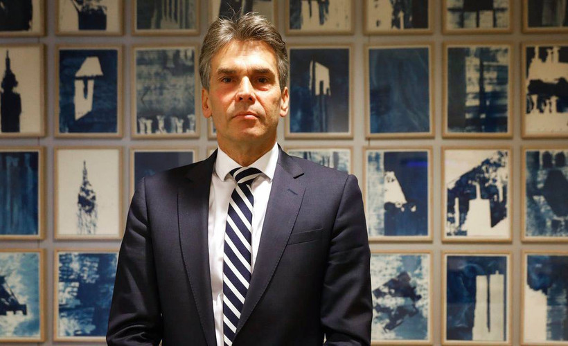 Hollanda'da Wilders'in başa geçmekten feragat etmesiyle kurulan koalisyon hükümeti, eski istihbarat direktörünü başbakan yapacak