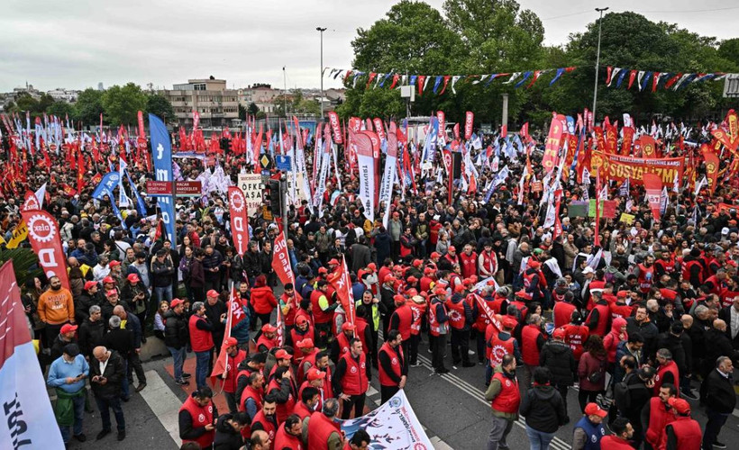 1 Mayıs tutuklularının aileleri TBMM önünde açıklama yaptı: 'İşçi toplumundan neden korkuyorlar?'