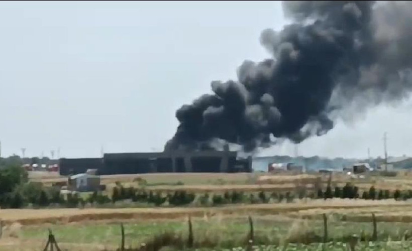 Silivri'de boya fabrikasında yangın