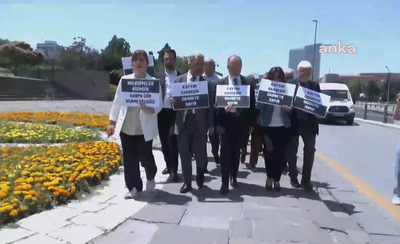 DEM Parti milletvekilleri kayyımlara karşı İçişleri Bakanlığı’na yürüdü: 'Olumlu bir sonuç çıkmadı'
