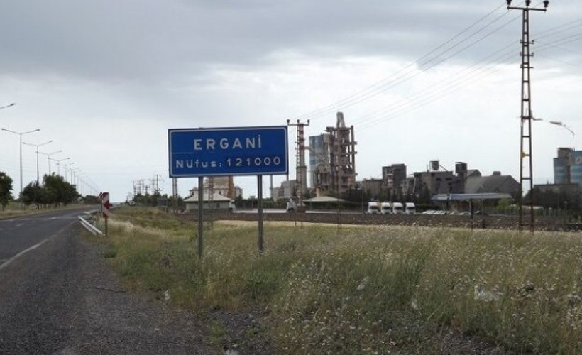 Ergani'de ev baskınları: Eski belediye eşbaşkanlarına gözaltı