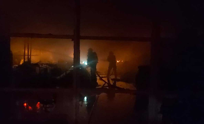 Antalya'da tarım kimyasalları fabrikasında yangın